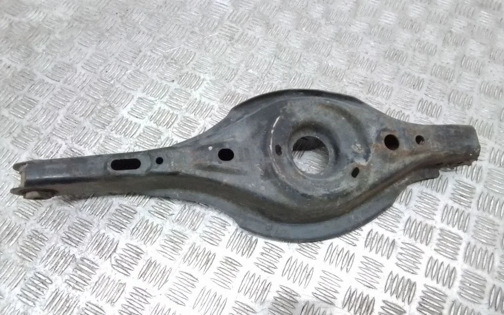 Tagumine ülemine õõtshoob KD3528300