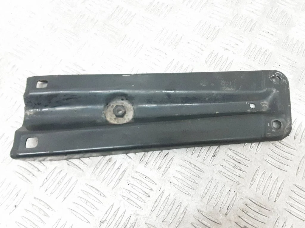 Käigukasti kinnitusklamber 04578779AC