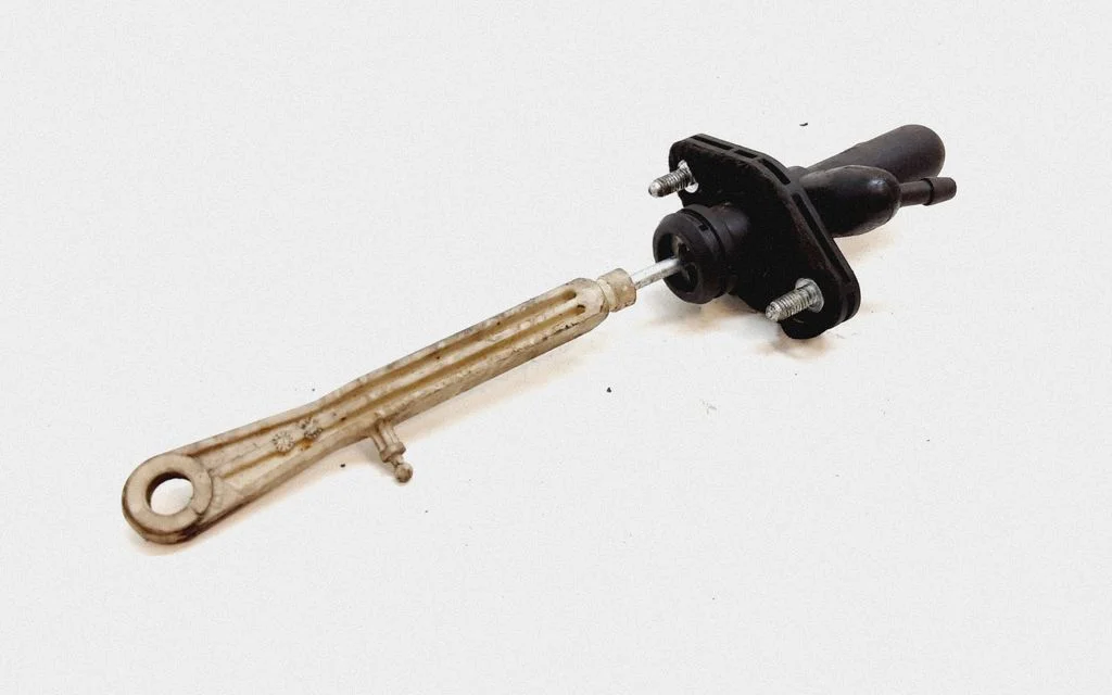 Clutch master cylinder 30713420