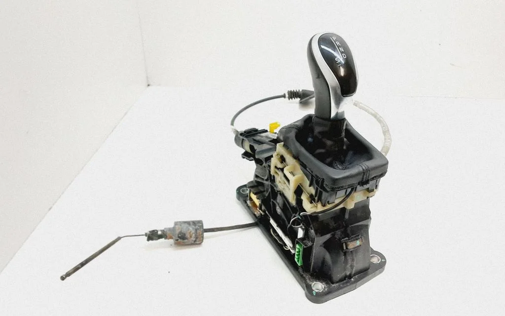 Gear selector mechanism 31434556