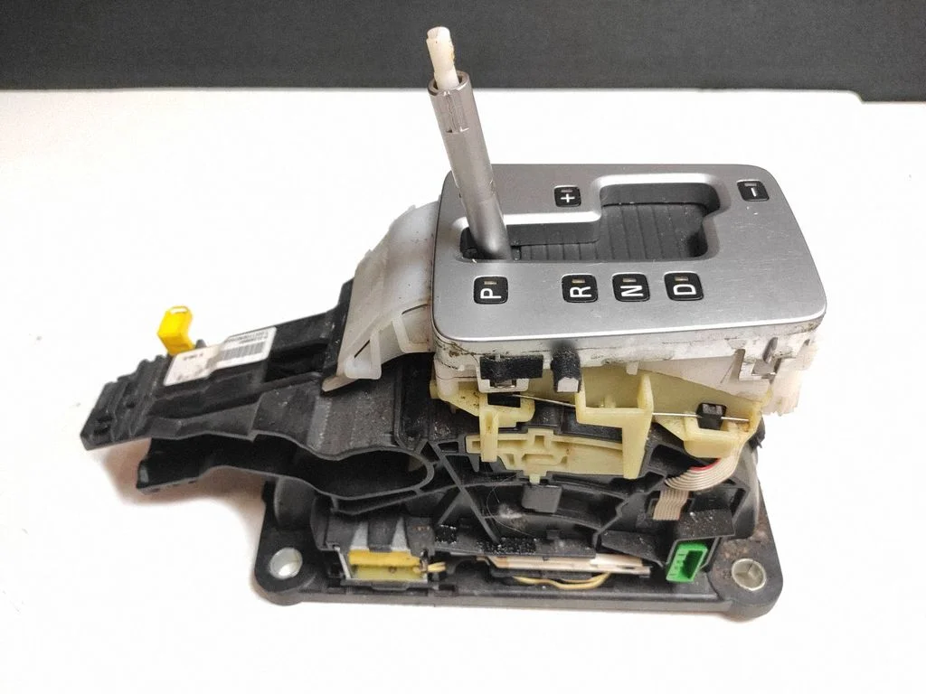 Gear selector mechanism 31259561