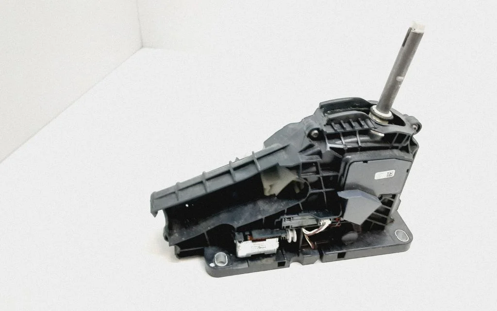 Gear selector mechanism 31437769