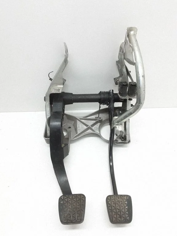 Clutch pedal mounting bracket assembly – Saab 9-3 Ver2 (2003-2007)