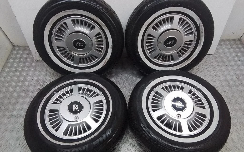 R15 alloy rim – Rolls-Royce Silver Spur (1980-1998)