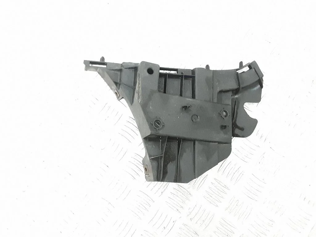 Front bumper mounting bracket 31265344