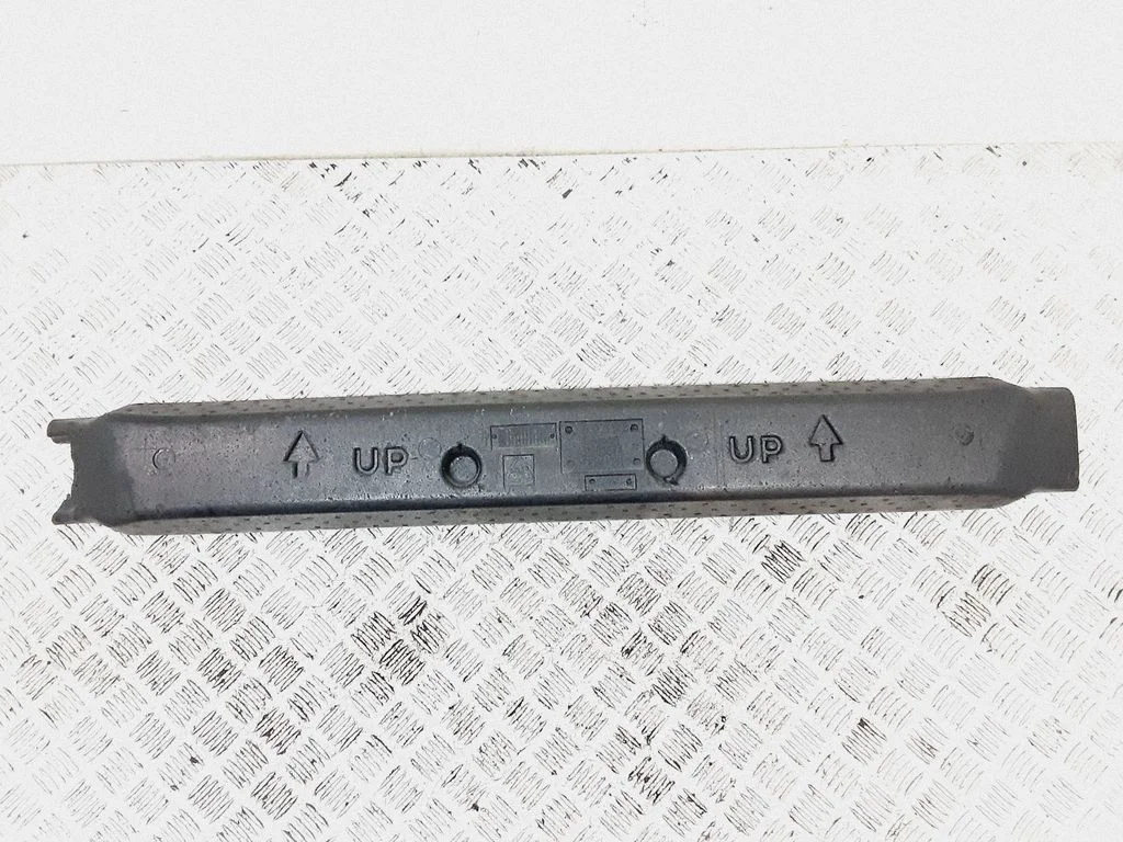 Front bumper foam support bar 31283644