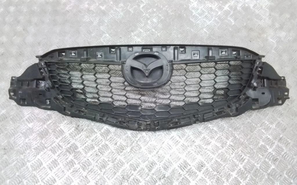 Esistange ülemine radiaatorivõre KD4550712