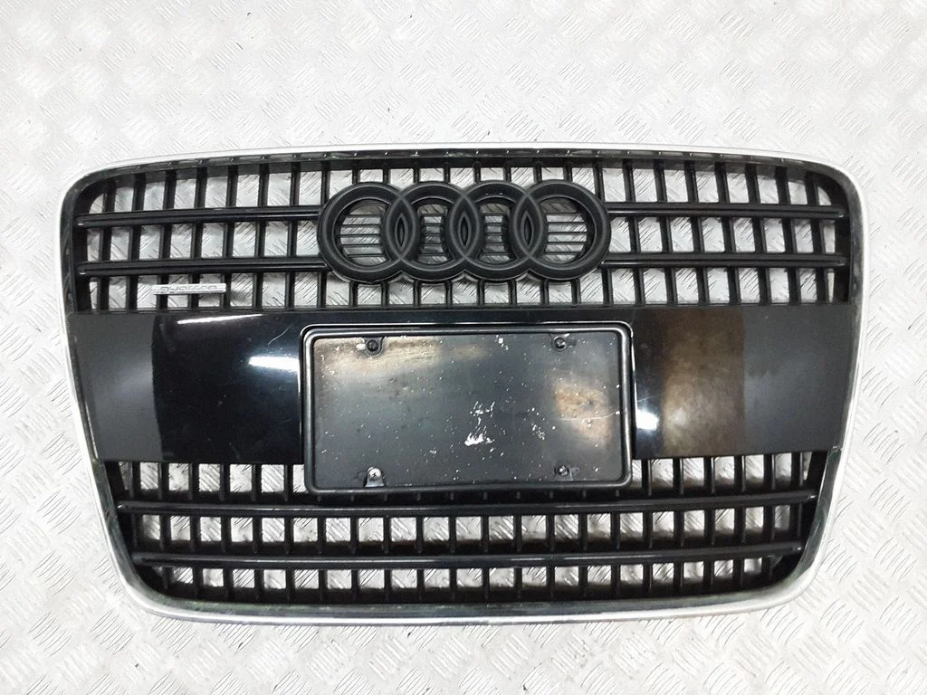 Front bumper upper radiator grill 4L0853651A