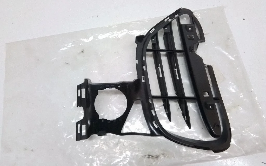 Front bumper lower grill 7P5807682C