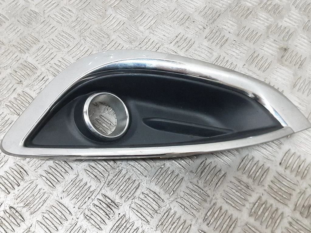 Front fog light trim/grill – Chrysler Pacifica (2017-)