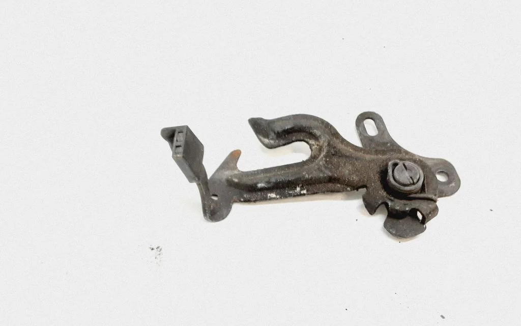 Engine bonnet/hood lock/latch loop/hook – Volvo V70 (2005-2008)