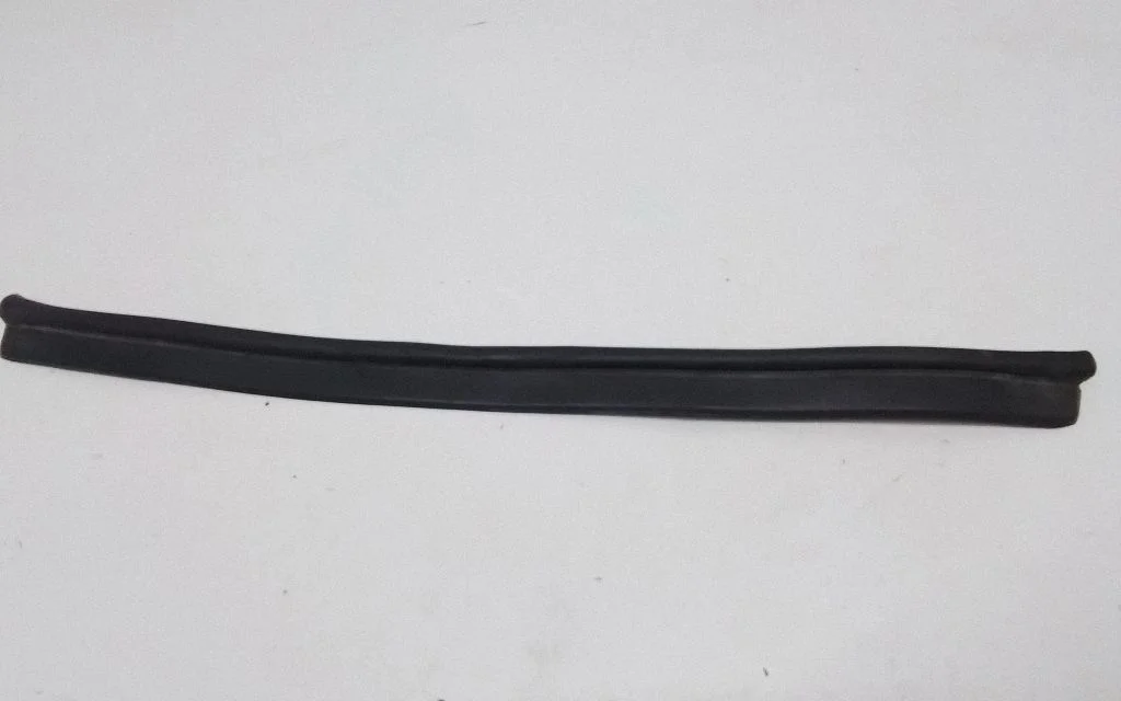 Uszczelka komory silnika – BMW Seria 7 F01 F02 F03 F04 (2008-2016)