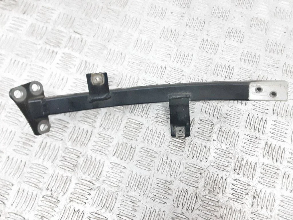 Fender mounting bracket – Audi A8 S8 D4 4H (2010-2016)