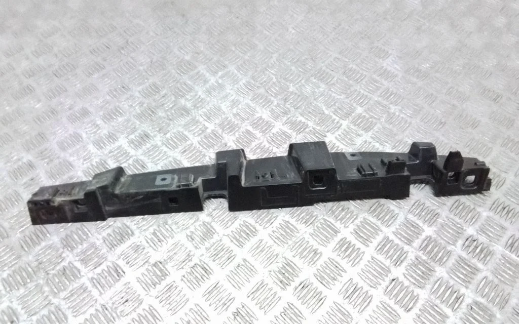 Fender mounting bracket 7299184