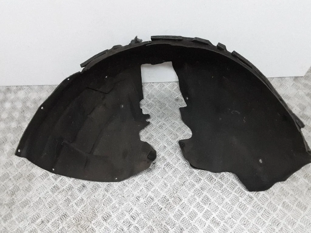 Front wheel arch liner splash guards 4G8810171D