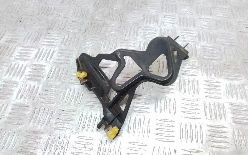 Fender mounting bracket 7046351
