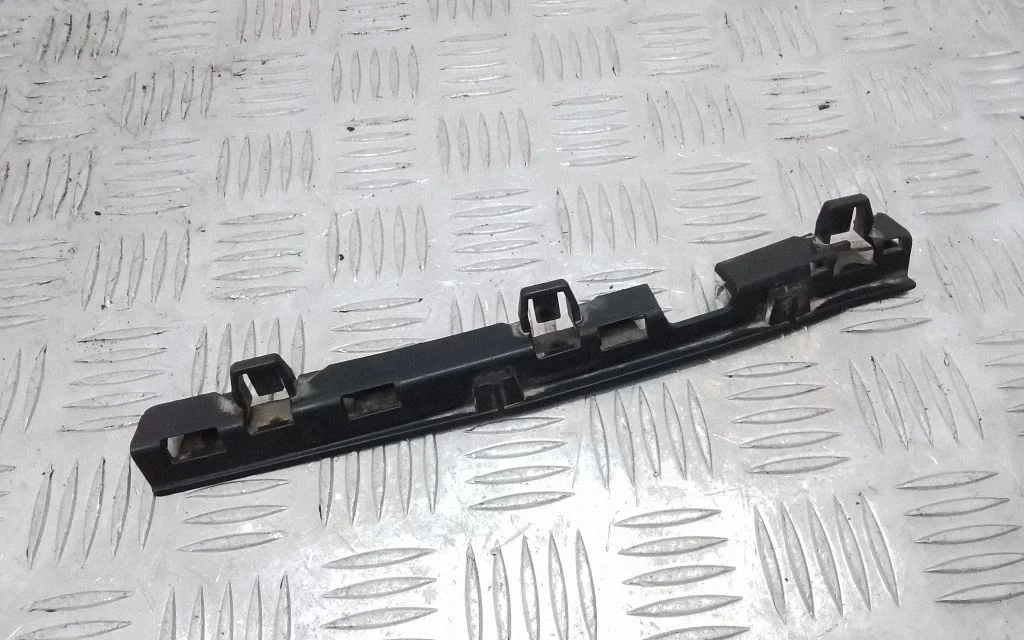 Fender mounting bracket 7183901