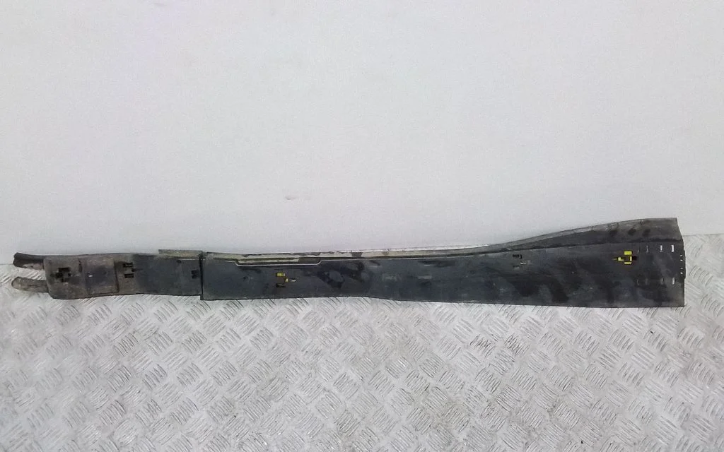 Center/middle under tray cover 6G919S282DB