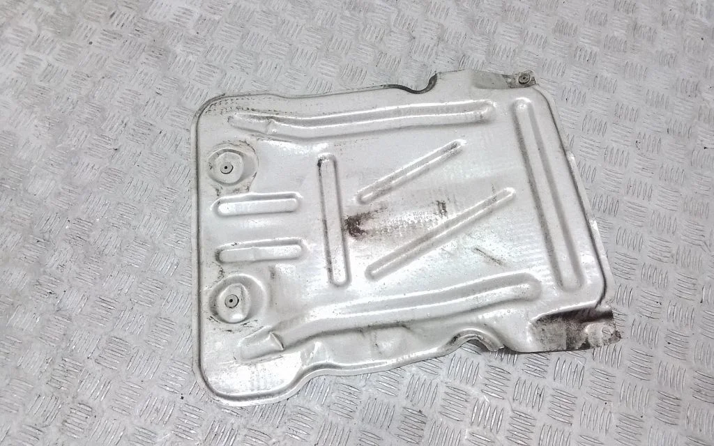 Center/middle under tray cover 5Q0825230K