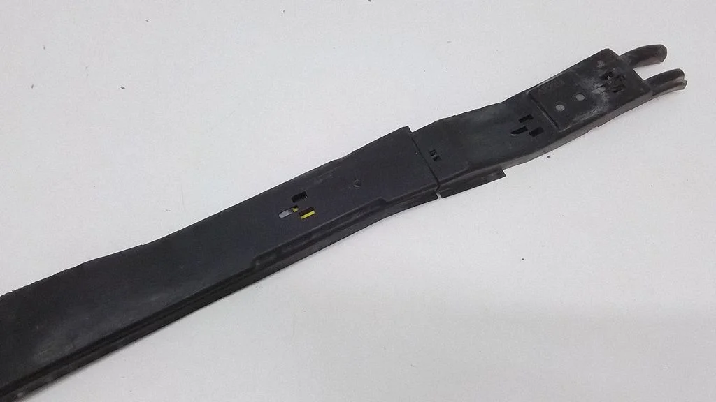 Center/middle under tray cover 6G919S282DB