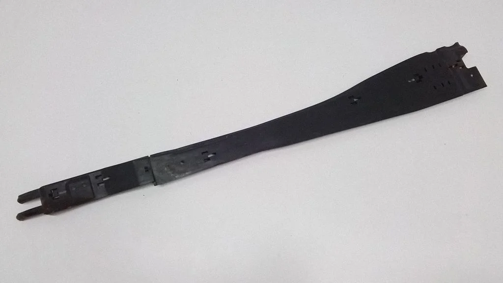 Center/middle under tray cover 6G9N9S282DA