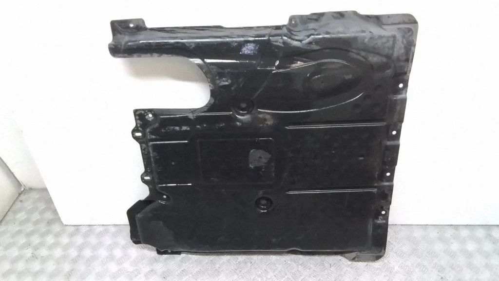 Engine splash shield/under tray A2535200323