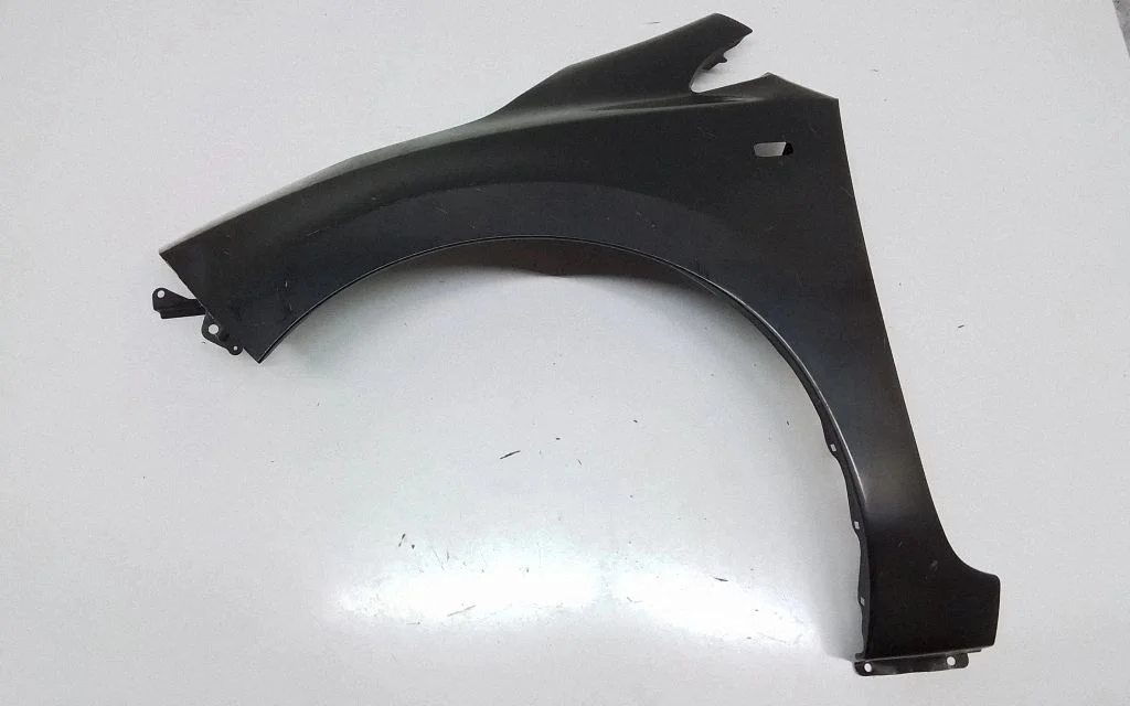 Fender F31013NAAA – Nissan Leaf I (ZE0) (2010-2017)
