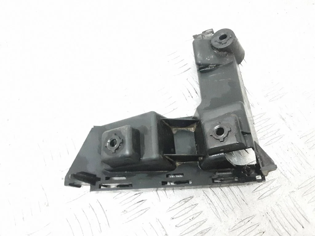 Rear bumper mounting bracket 30678650