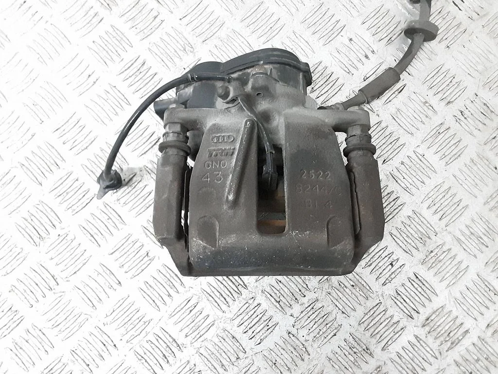 Rear brake caliper – rear right