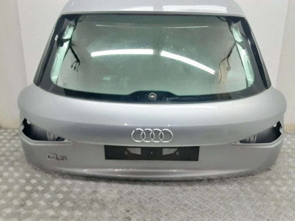 Tailgate/trunk/boot lid – rear