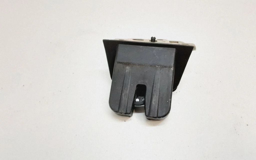 Zamek klapy bagażnika 8R0827505