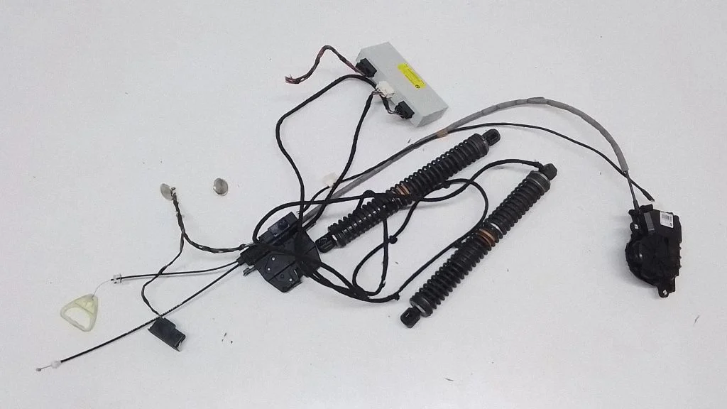 Tailgate hydraulic set – BMW 7 Series F01 F02 F03 F04 (2008-2016)