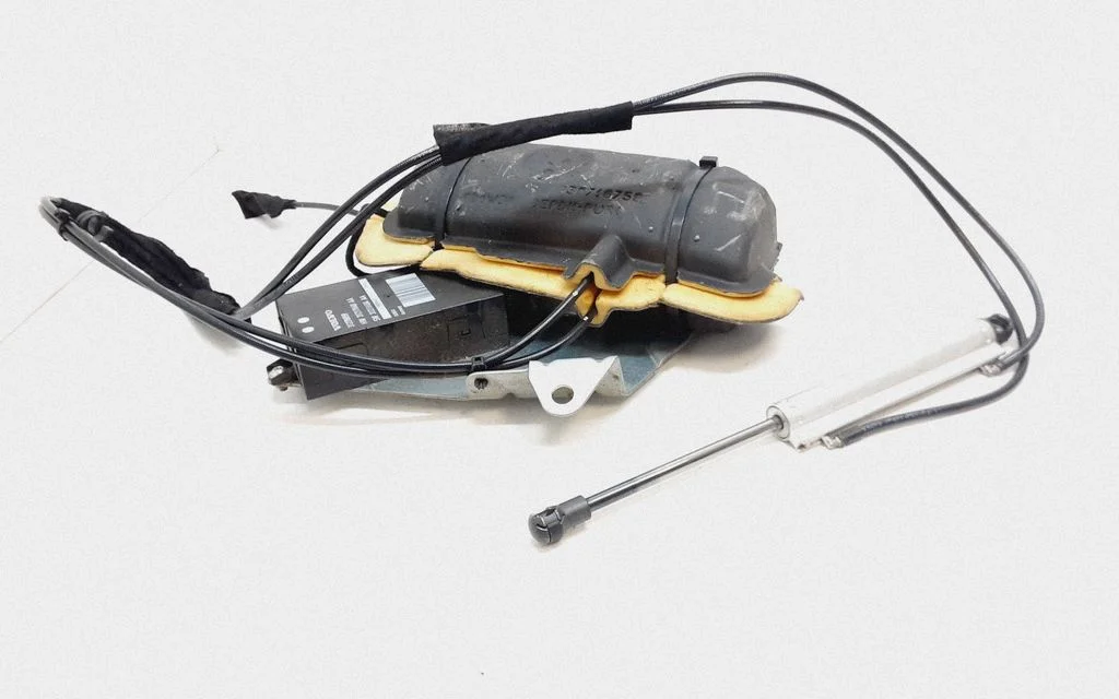 Tailgate hydraulic set – Volvo XC70 (2008-2013)