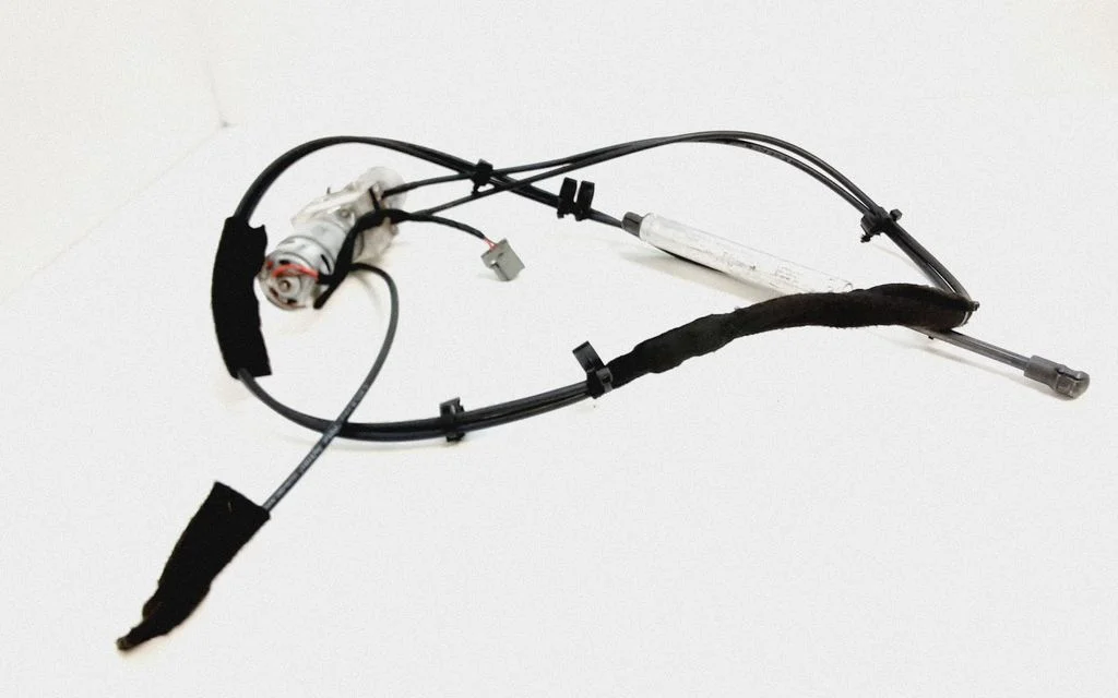 Tailgate hydraulic set – Volvo XC70 (2008-2013)