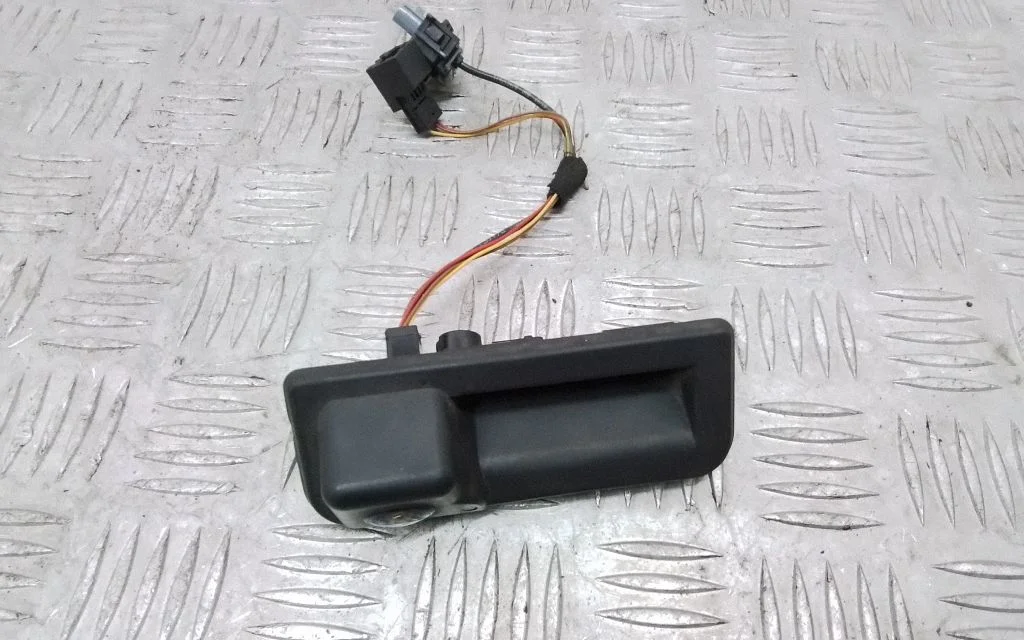 Tagaluugi avamiskäepide (kaameraga) – Volkswagen Jetta USA (2019-)