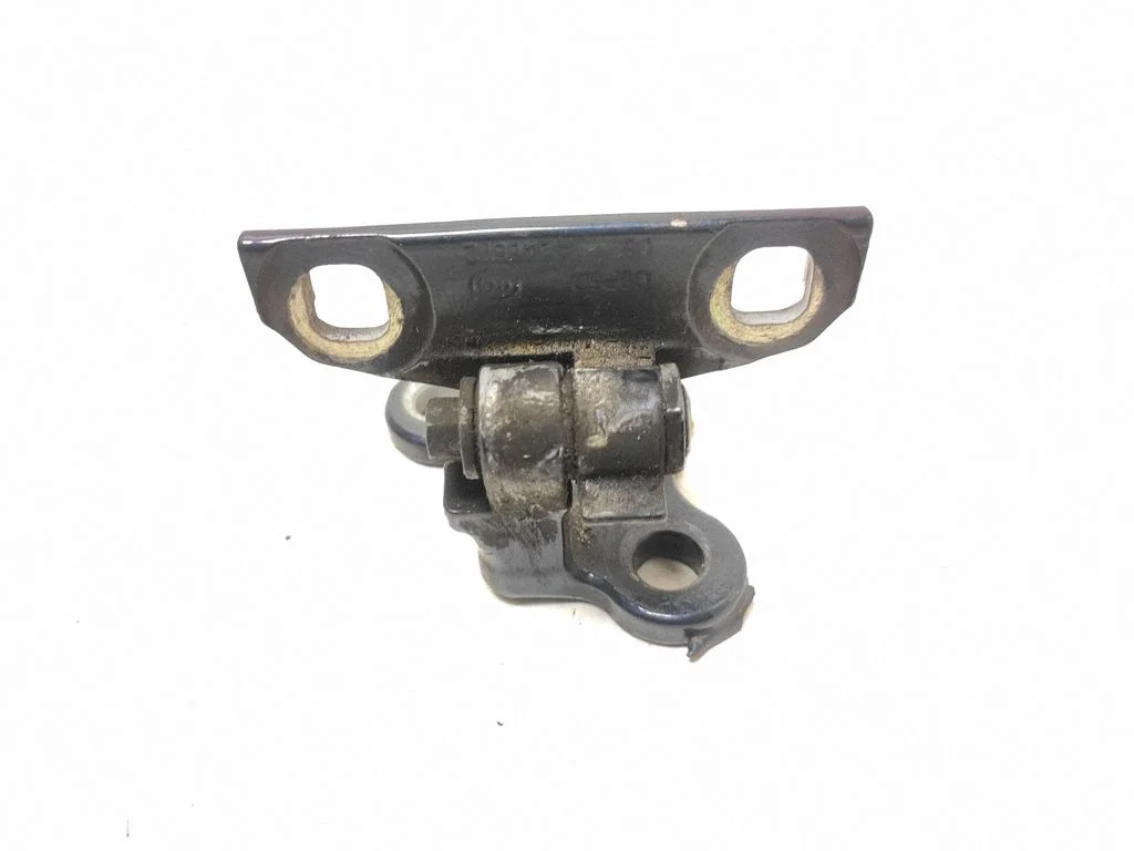 Front door upper hinge – Volvo S60 (2011-2013)