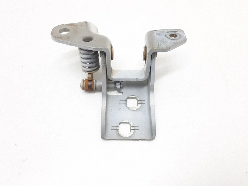 Front door upper hinge – Chrysler Town & Country V (2008-2016)