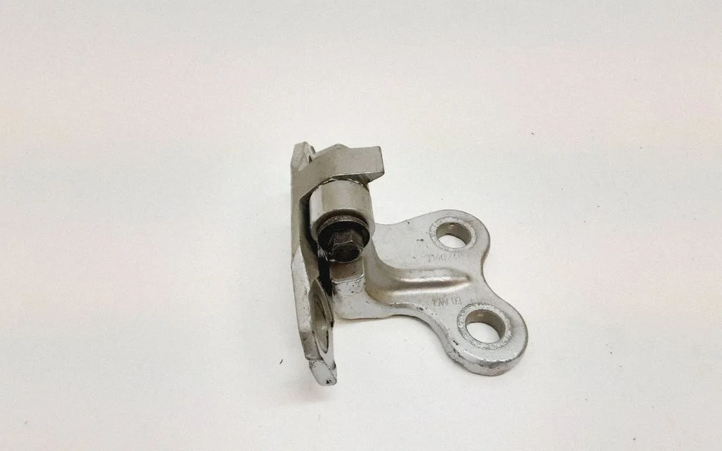 Front door lower hinge – Volvo S60 (2014-2018)
