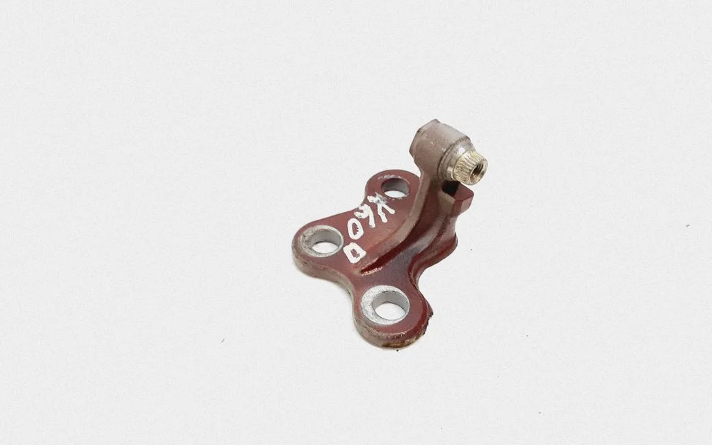 Front door lower hinge – Volvo V60 (2011-2013)