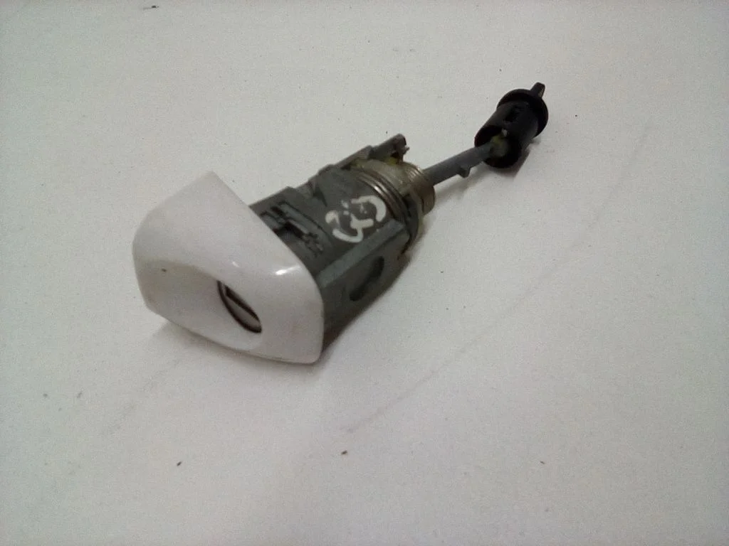 Front door lock (next to the handle) – Audi RS Q3 (2013-2018)