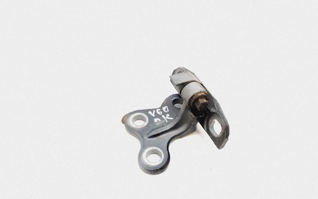 Front door upper hinge – Volvo S60 (2014-2018)