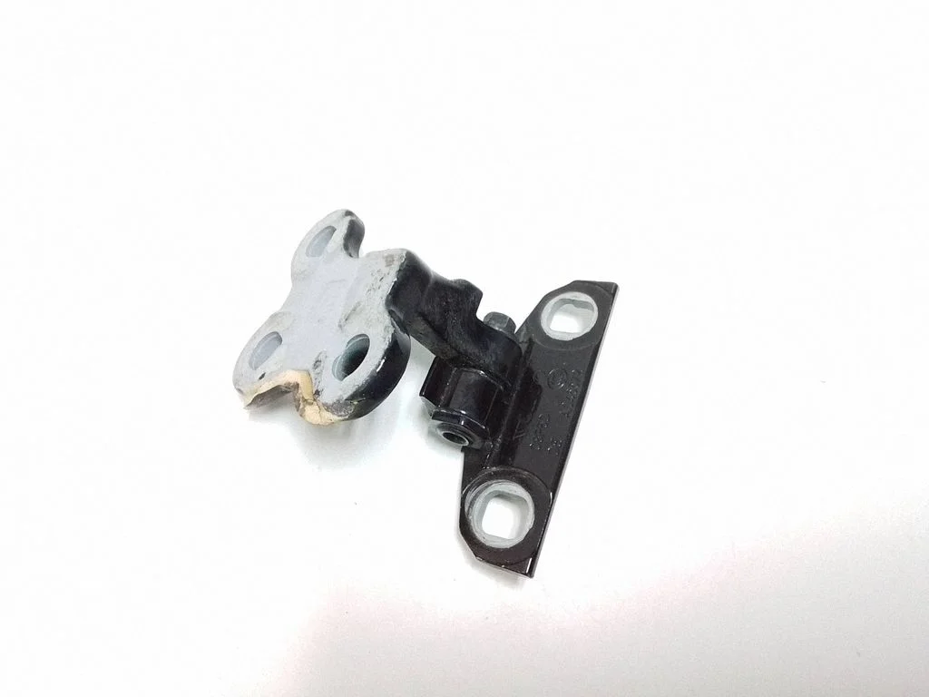 Front door upper hinge – Volvo V60 (2011-2013)