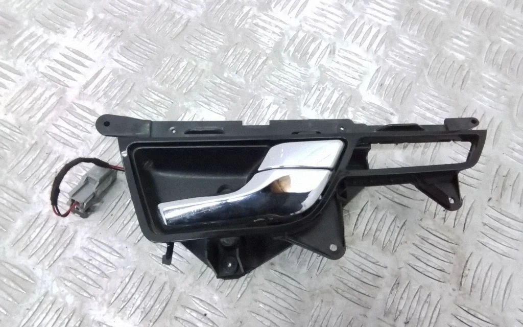 Front door interior handle 8X2322600AD