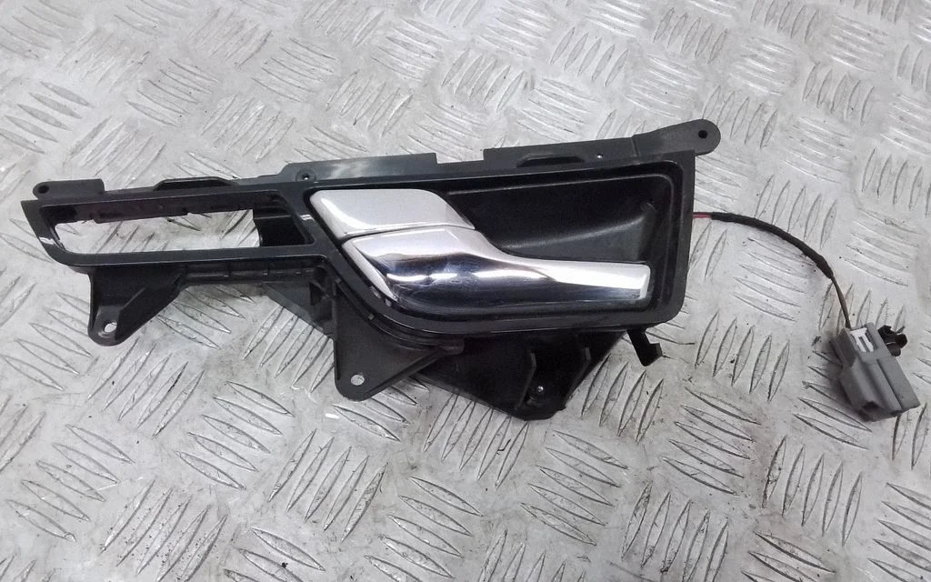 Front door interior handle 8X2322601AD