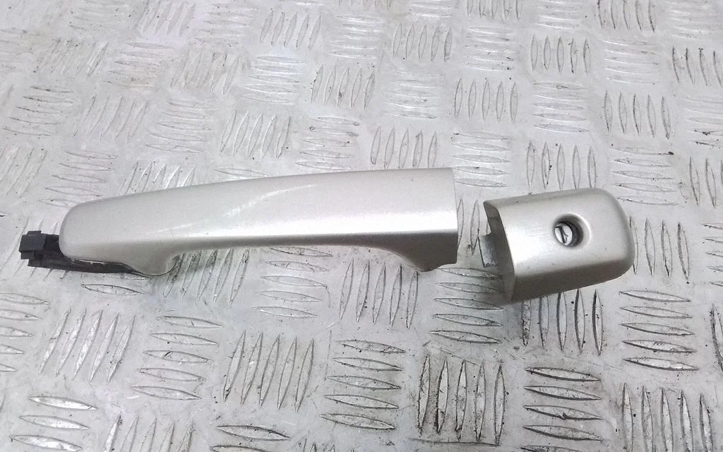 Klamka zewnętrzna drzwi przednich 30753785