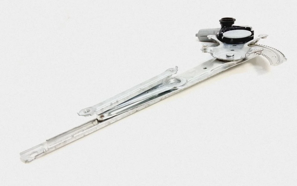 Front door window regulator with motor 857200R050