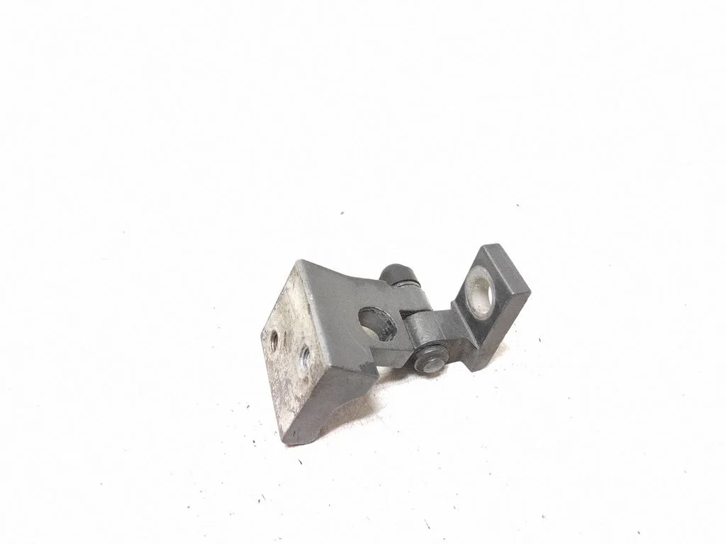 Rear door upper hinge – Audi Q7 4L (2005-2015)
