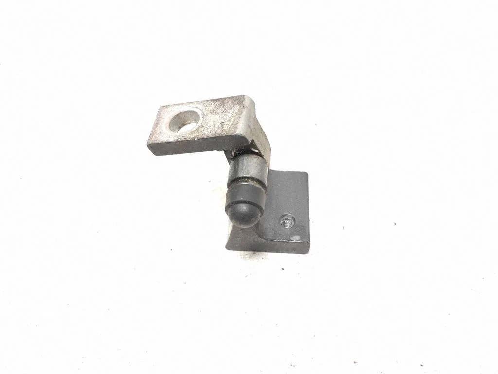 Rear door upper hinge – Audi Q7 4L (2005-2015)