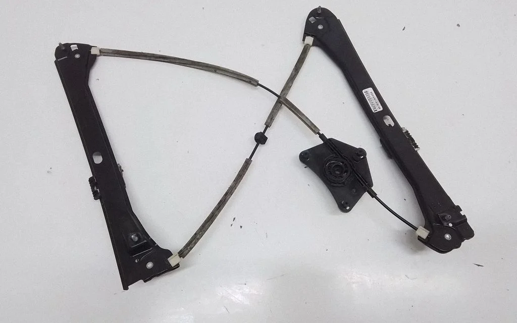 Front window lifting mechanism without motor – Volkswagen Passat CC (2008-2016)