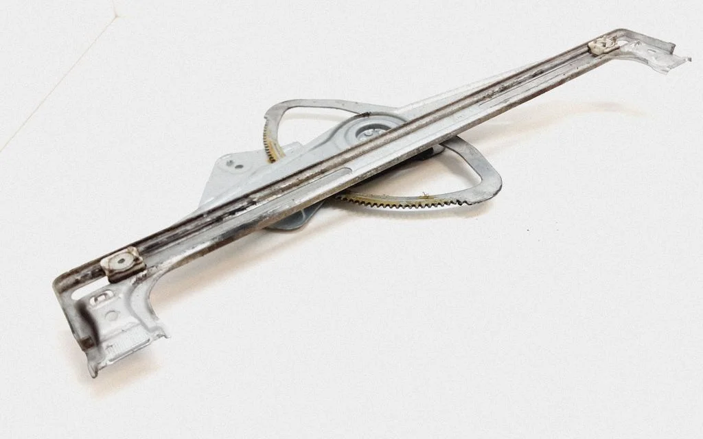 Front window lifting mechanism without motor – Volvo S60 (2001-2004)